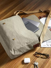 Load image into Gallery viewer, Wanderer-Messenger, MC-1000 Moss